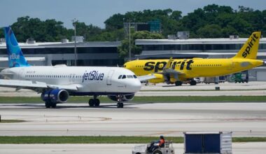 Airlines work to fix software glitch on A320 aircraft, causing short-term flight disruptions
