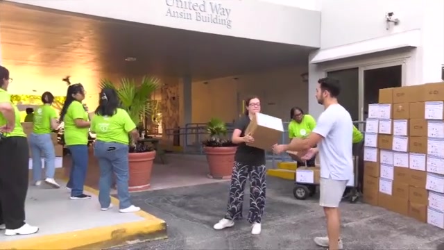 United Way of Miami hosts annual Thanksgiving drive to help families in need - WSVN 7News | Miami News, Weather, Sports