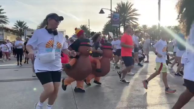 Turkey Trot races draw thousands to Tropical Park, Fort Lauderdale Beach on Thanksgiving morning - WSVN 7News | Miami News, Weather, Sports