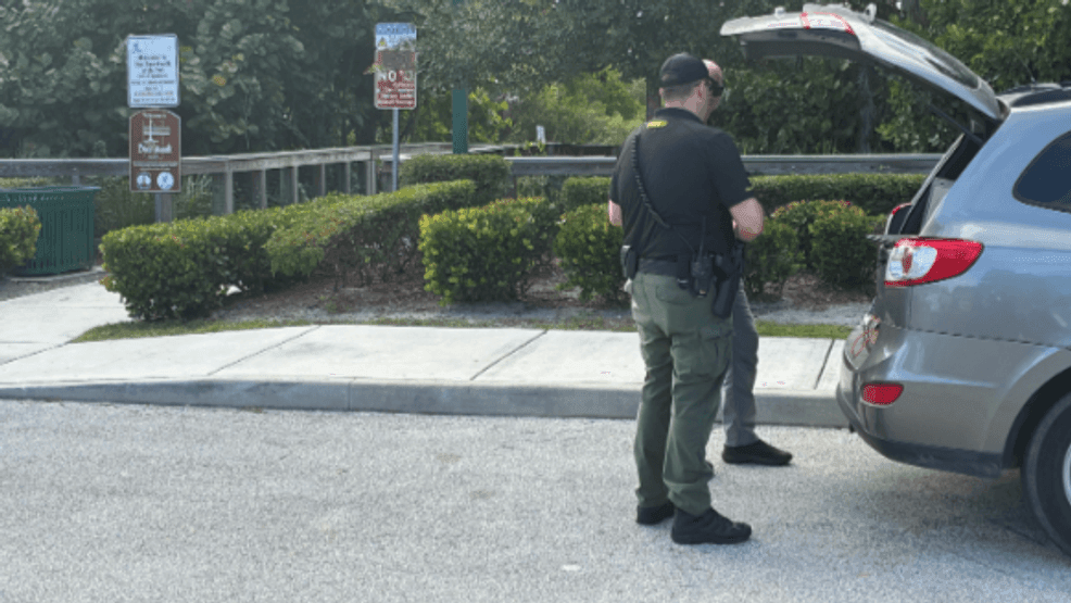 {p}The Port St. Lucie Police Department (PSLPD) said that at around 8:11 a.m., officers responded to reports of a body floating in the St. Lucie River near the boardwalk under the Twin Bridges on SE Port St. Lucie Boulevard. (WPEC){/p}