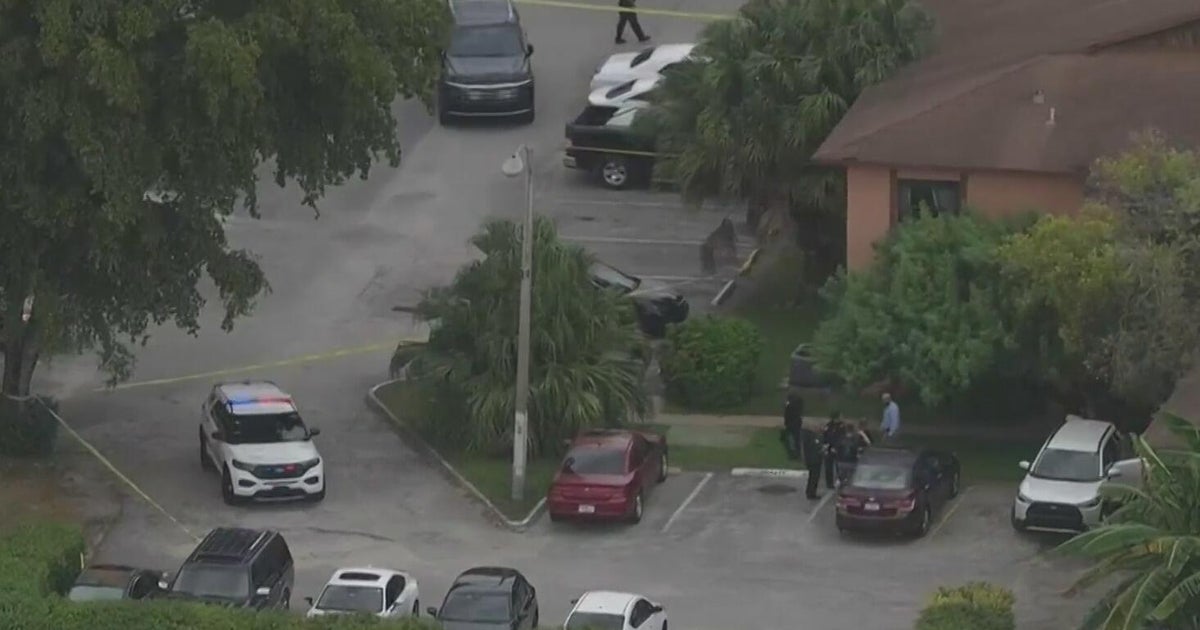 Triple shooting in Hialeah leaves 2 dead, 1 critically injured