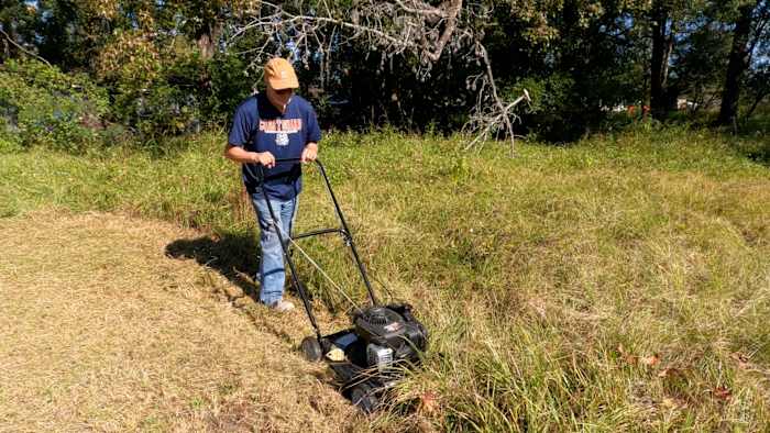 Furloughed federal worker steps in to help clean up neglected Northwest Jacksonville cemetery