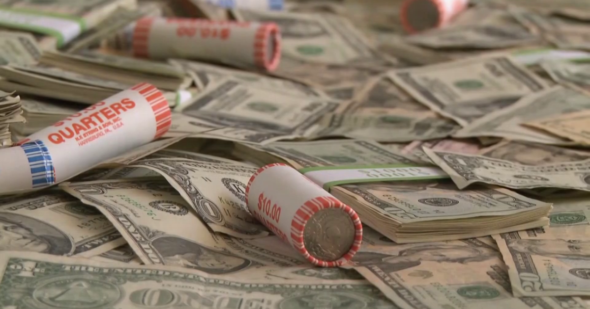 Fort Myers man saves $4,000 by switching insurance, shares advice online | Lee County