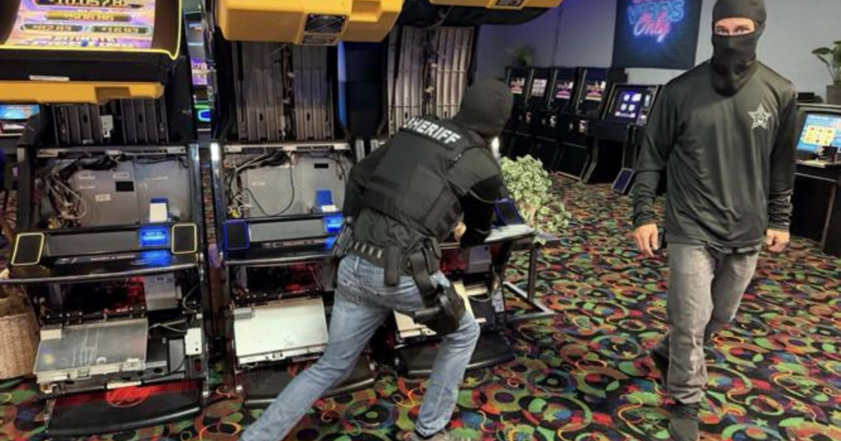 Employee of illegal gambling arcade arrested following crackdown by Lee deputies | Lee County