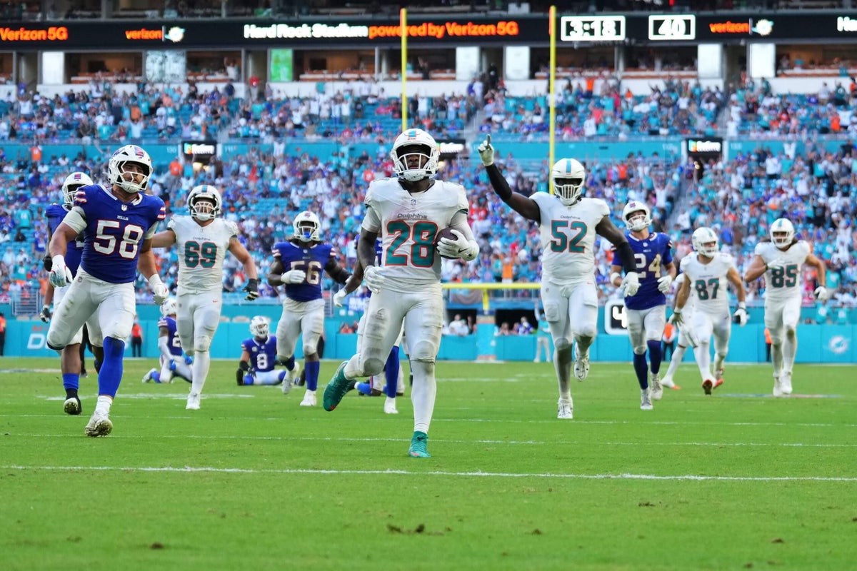 Bills-Dolphins takeways: De’Von Achane runs wild in Miami’s stunning upset