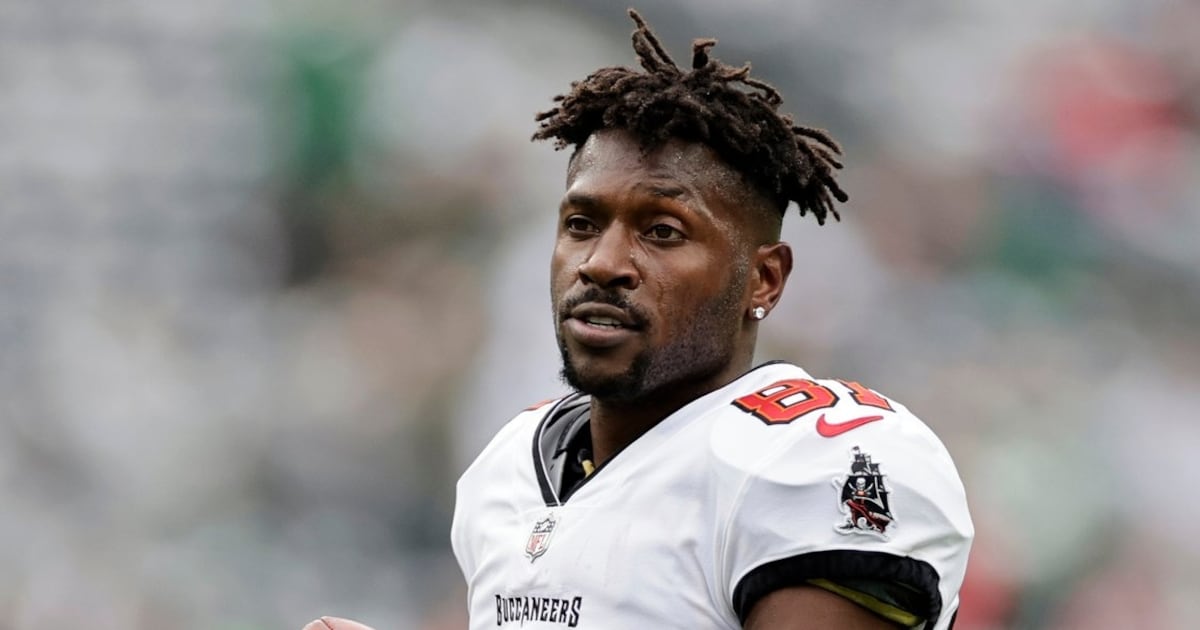 Ex-NFL star Antonio Brown arrested on attempted murder charge in Miami shooting