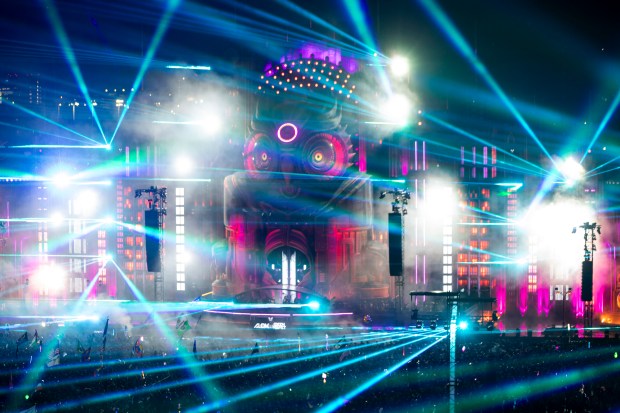 Lasers shine in every direction from the Kinetic Field Stage...