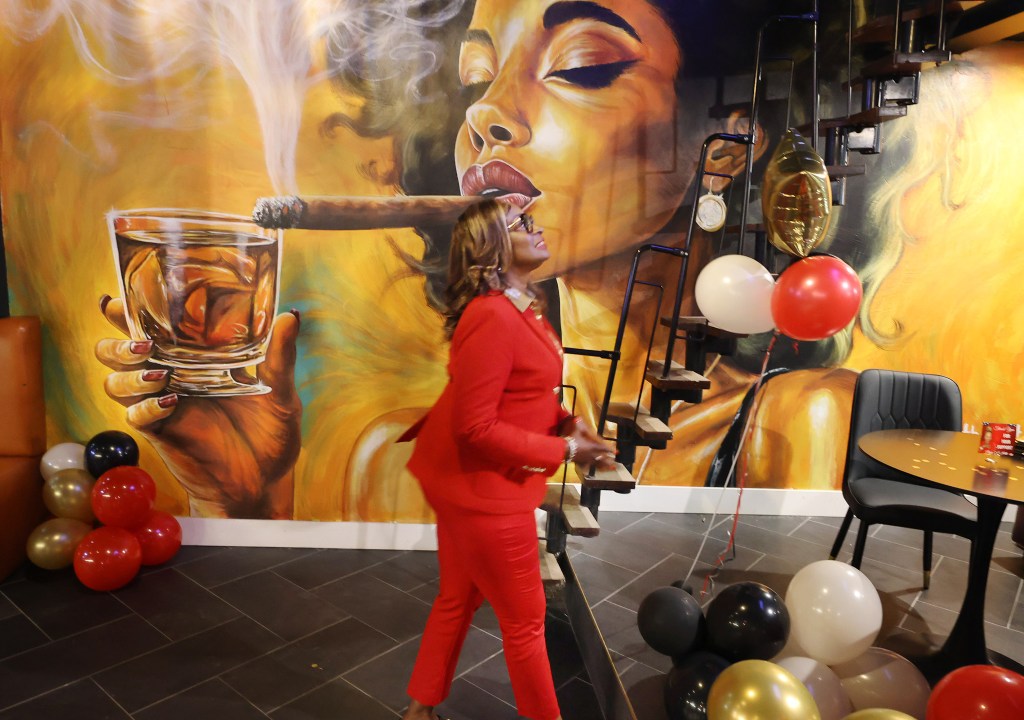 Felony charges ‘a tough hill to climb’ as Regina Hill’s political comeback falls short – Orlando Sentinel