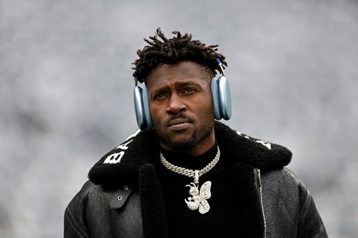 Ex-NFL star Antonio Brown extradited to Miami, will stand trial for June shooting