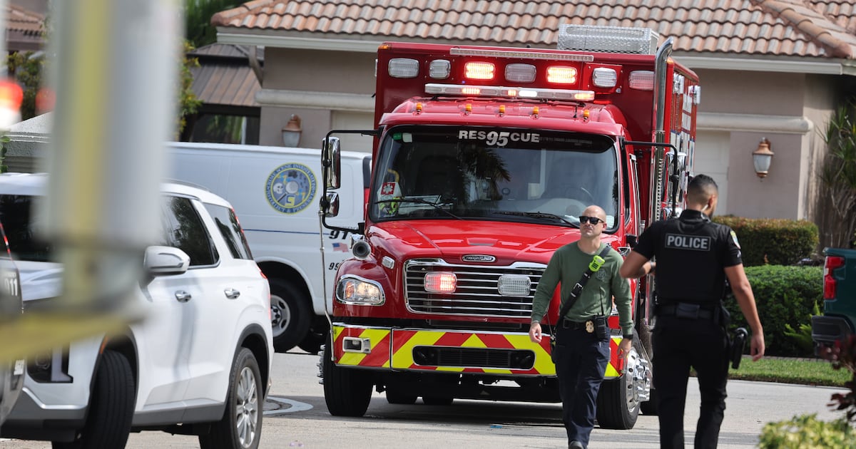 1 dead after small plane on hurricane relief mission to Jamaica crashes in Florida suburb