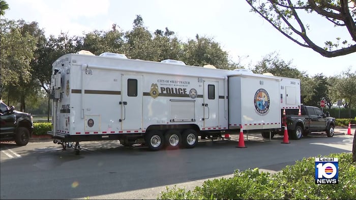 Sweetwater police ramp up security at Dolphin Mall as holiday shopping season begins
