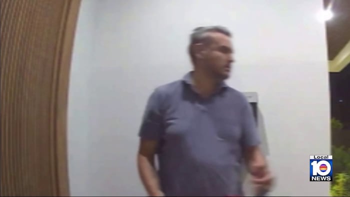 Videos show a package thief with a food delivery bag in Fort Lauderdale
