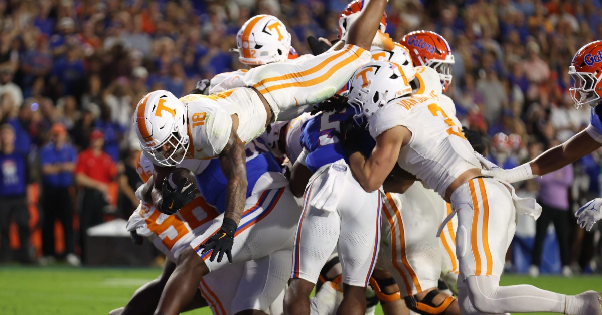 Tennessee handles Florida with ease in the Swamp 31-11