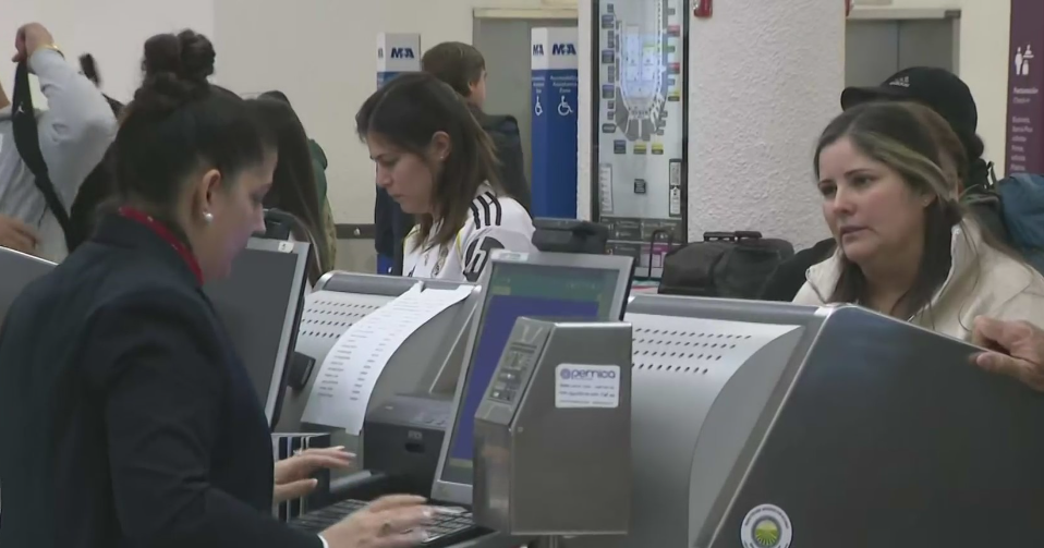 Shutdown snarls South Florida flights, holiday travel at risk