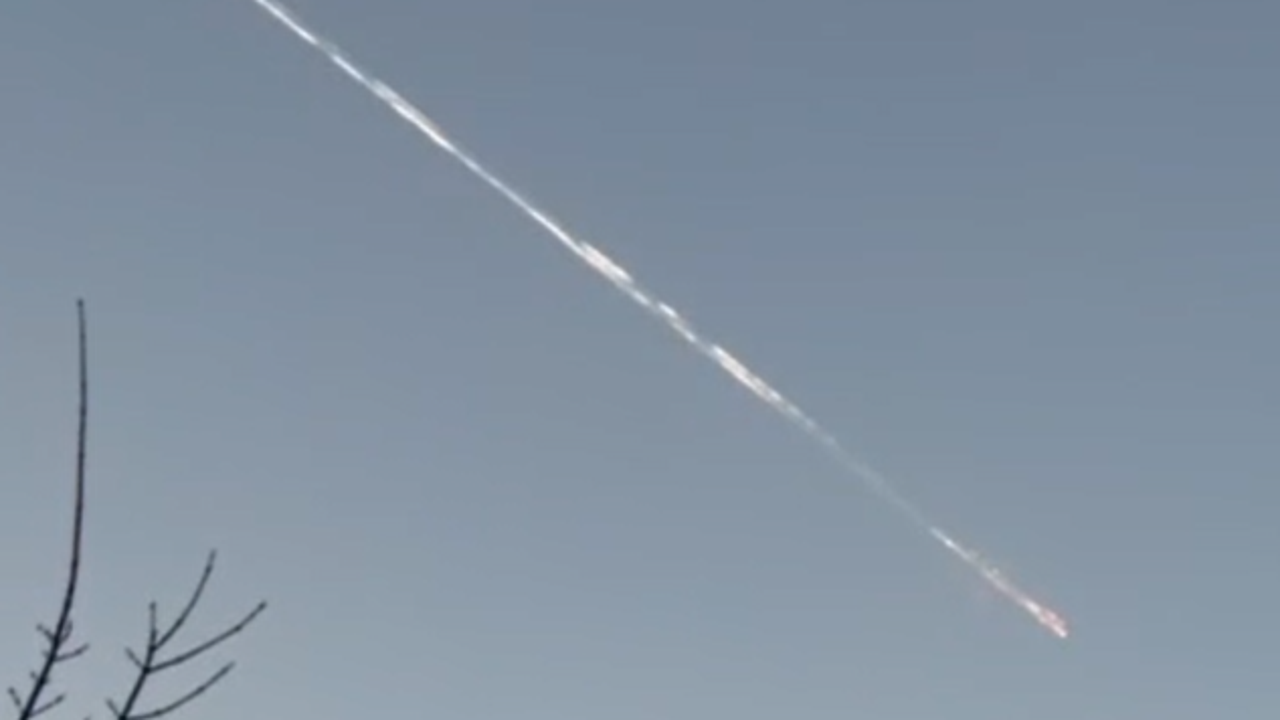 Viewers capture mysterious 'fireball' lighting up Florida sky