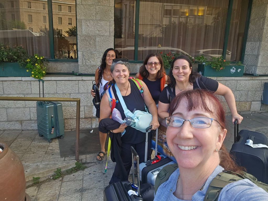 South Florida moms volunteer, connect in Israel