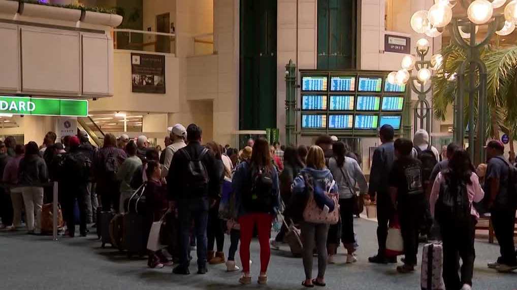Holiday travel rush continues at Orlando International Airport