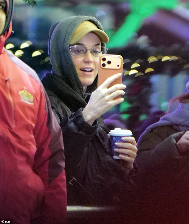 Just hours earlier, the pair took their daughter to the show Paddington: The Musical, where they were accompanied by Orlando's teenage son Flynn, 14