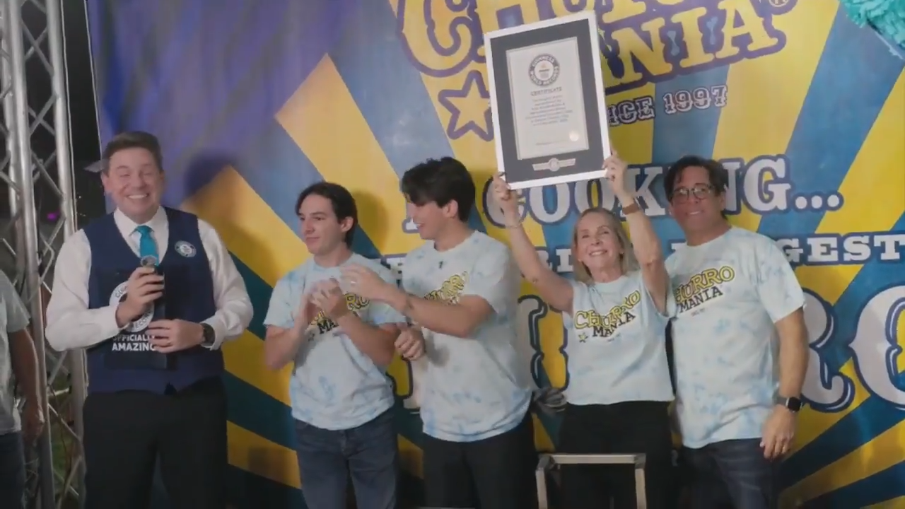 “World’s Longest Churro” Guinness World Record broken at Ripley’s Believe it or Not! Christmas Park - WSVN 7News | Miami News, Weather, Sports