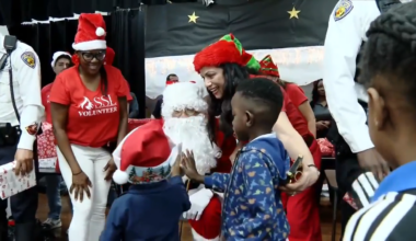 Suits, Stilettos and Lipstick Foundation teams up with Santa to gift toys for kids in Fort Lauderdale - WSVN 7News | Miami News, Weather, Sports