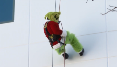 Firefighters perform ‘Operation Holiday Cheer’ for patients at Broward Health Medical Center - WSVN 7News | Miami News, Weather, Sports