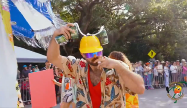 Eventgoers take over the streets of Coconut Grove for annual King Mango Strut - WSVN 7News | Miami News, Weather, Sports