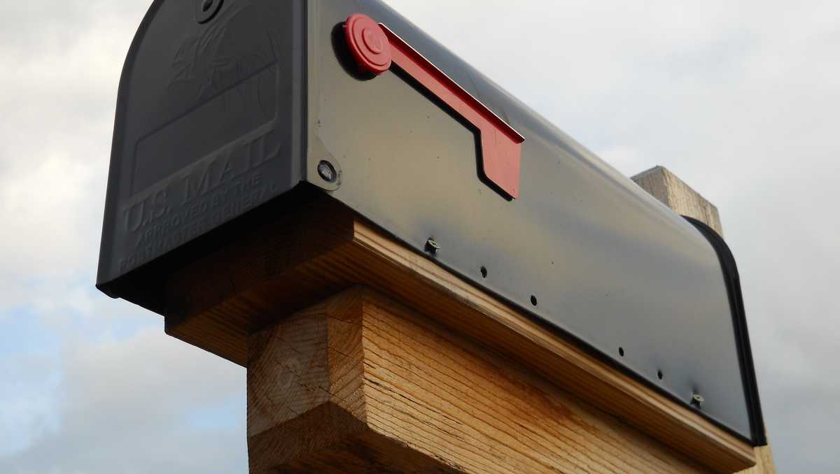 Postal worker charged with mail theft in West Palm Beach