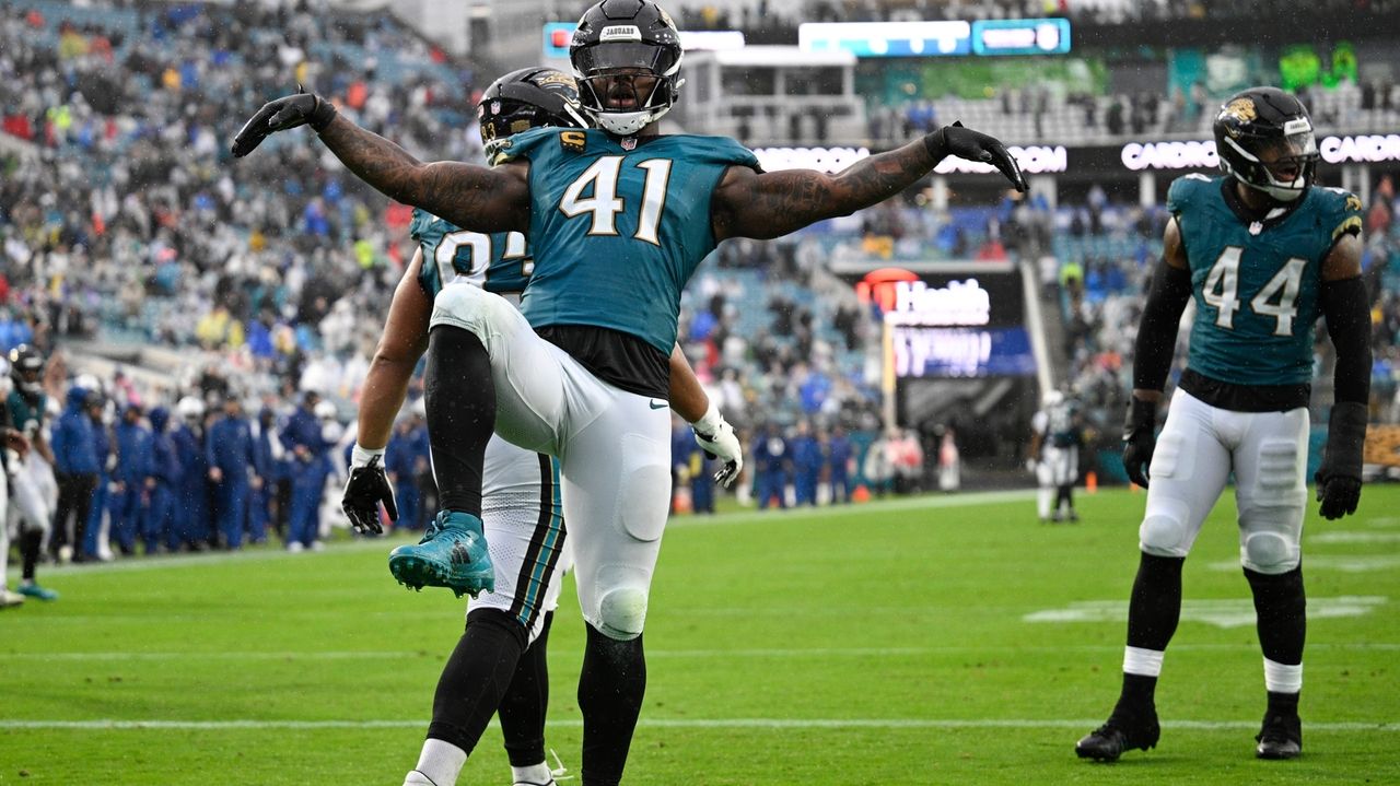 Daniel Jones hurt in Jaguars' 11th consecutive home win against the Colts, 36-19