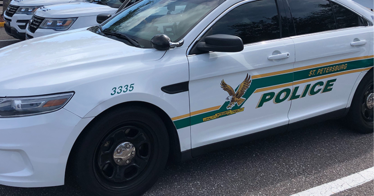 St. Pete PD on scene of barricaded man, all eastbound lanes from I-375 reopened