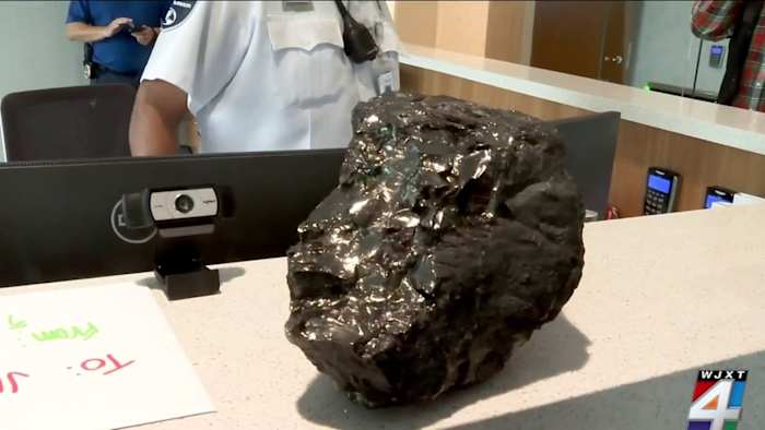 Jacksonville advocacy groups deliver ‘coal for Christmas’ to JEA in rally against coal, rate hikes