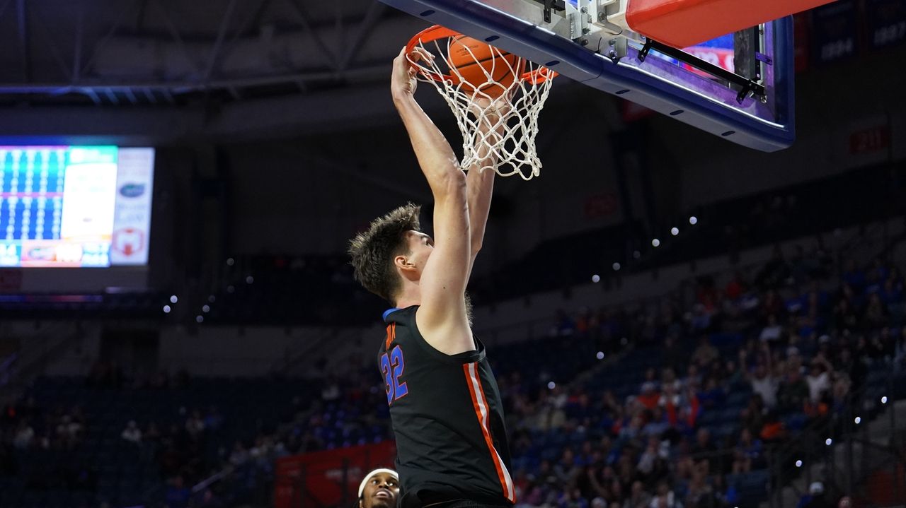 World's tallest teen, Florida's Olivier Rioux, delivers emphatic dunk for first college field goal