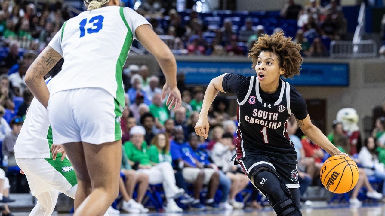 No. 3 South Carolina overpowers Florida Gulf Coast 105-43
