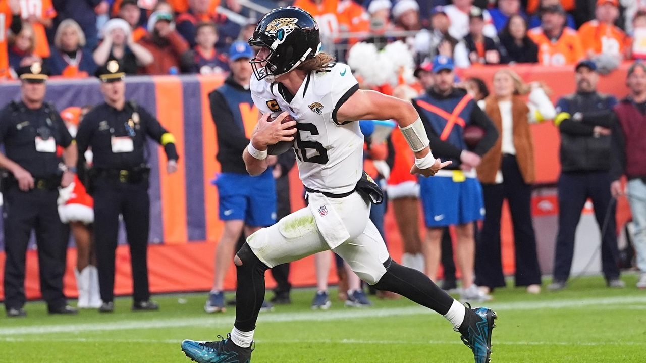 Trevor Lawrence's 4 TDs propel Jaguars past Broncos 34-20, ending Denver's 11-game winning streak
