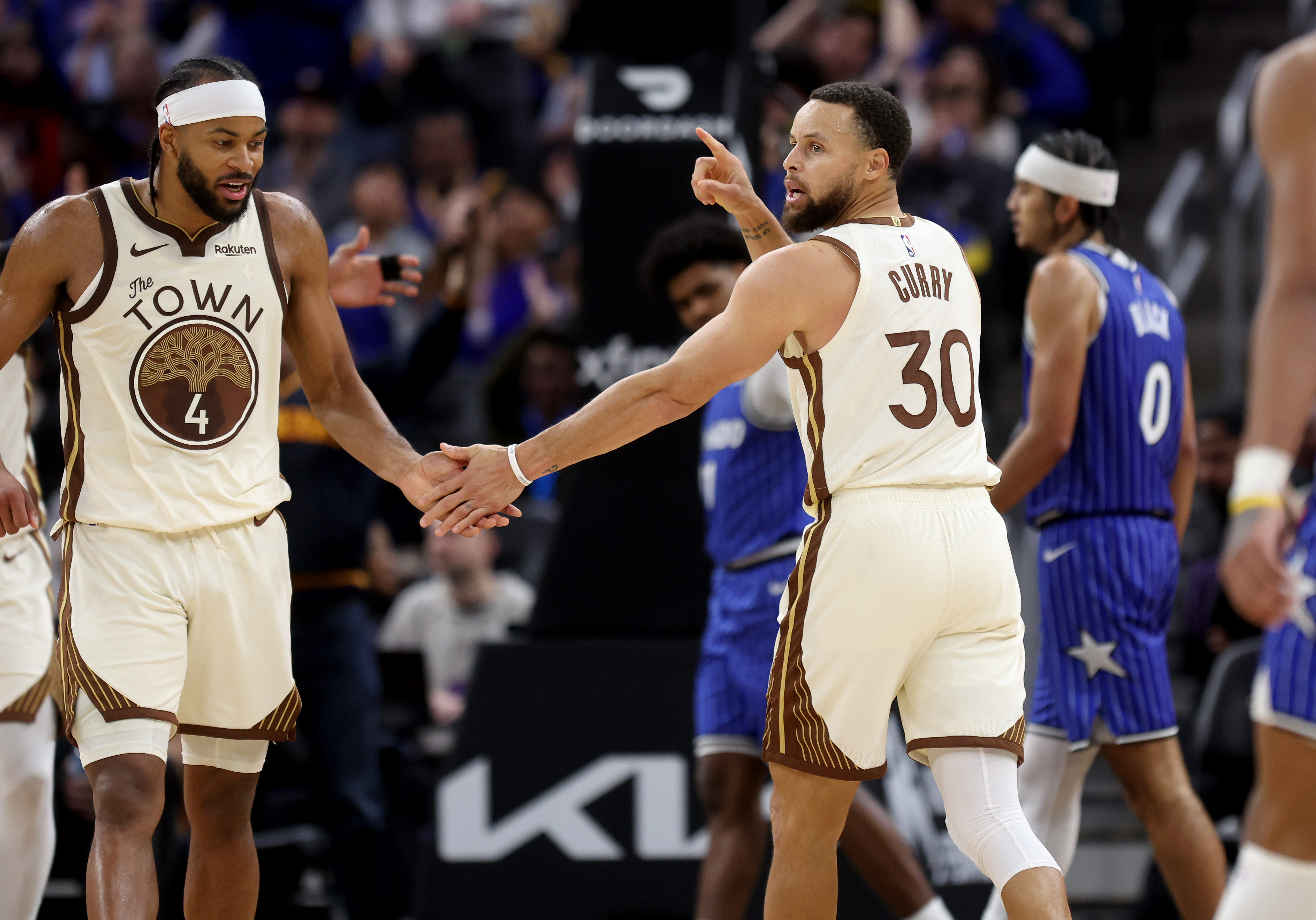 Golden State Warriors’ Stephen Curry #30 celebrates with teammate Moses...