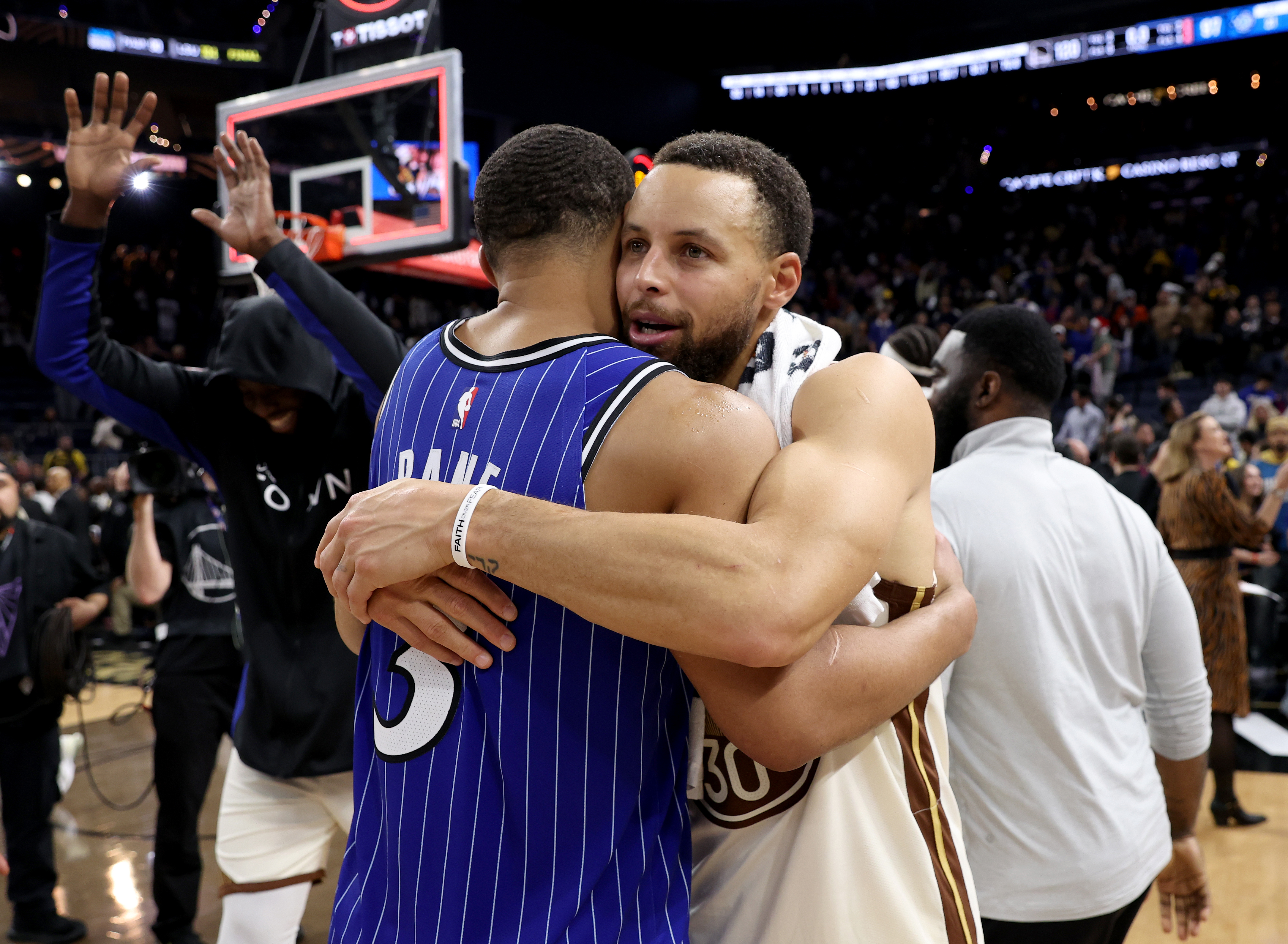 Golden State Warriors’ Stephen Curry #30 is congratulated by Orlando...