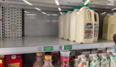 Shoppers scramble to grab up groceries in final hours before stores close for Christmas holiday