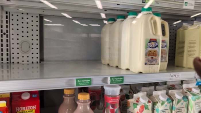 Shoppers scramble to grab up groceries in final hours before stores close for Christmas holiday