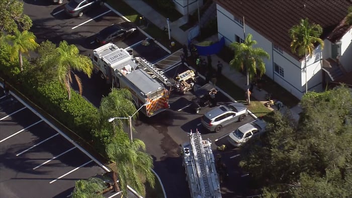 Davie apartment fire leaves woman dead
