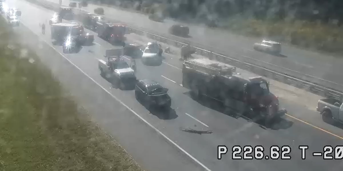 Crash blocks I-75, causing holiday travel delays in North Central Florida