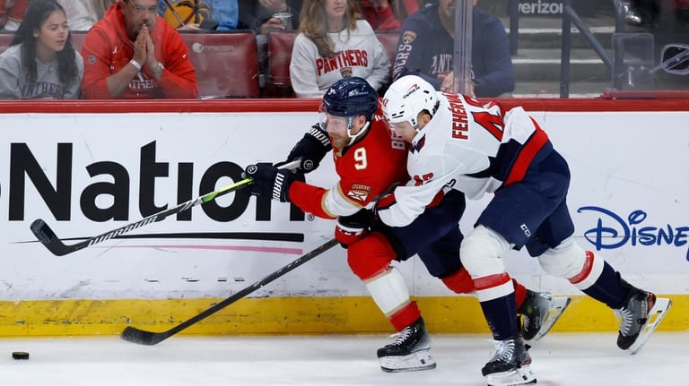 Florida Panthers center Sam Bennett (9)and Washington Capitals defenseman Martin...