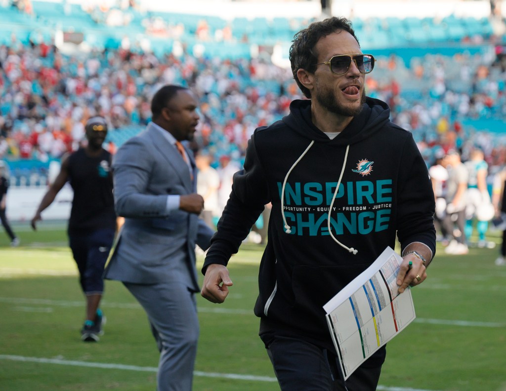 Should Ross 'run it back' in 2026? What are the QB options?