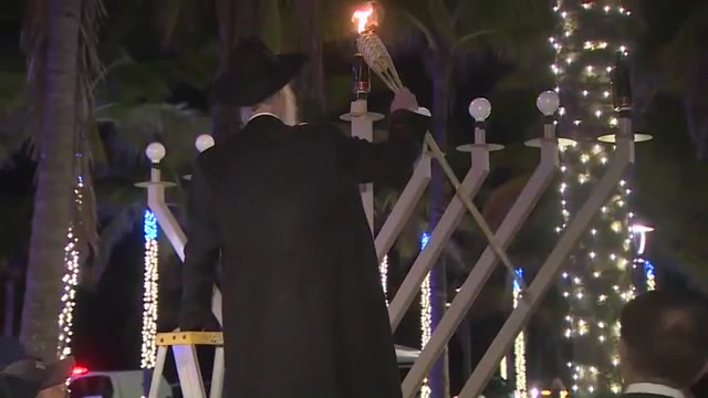 Local Hanukkah celebrations go on as planned in wake of mass shooting in Australia, amid heightened security - WSVN 7News | Miami News, Weather, Sports