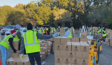 More than 1,000 families get free groceries just before the holidays