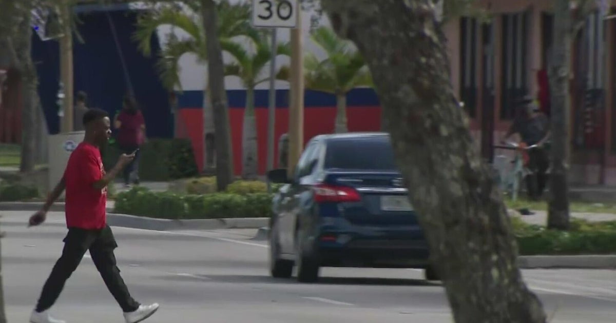 Residents say traffic lights, crosswalks needed on dangerous stretch of road in Fort Lauderdale. "I've seen people get hit"