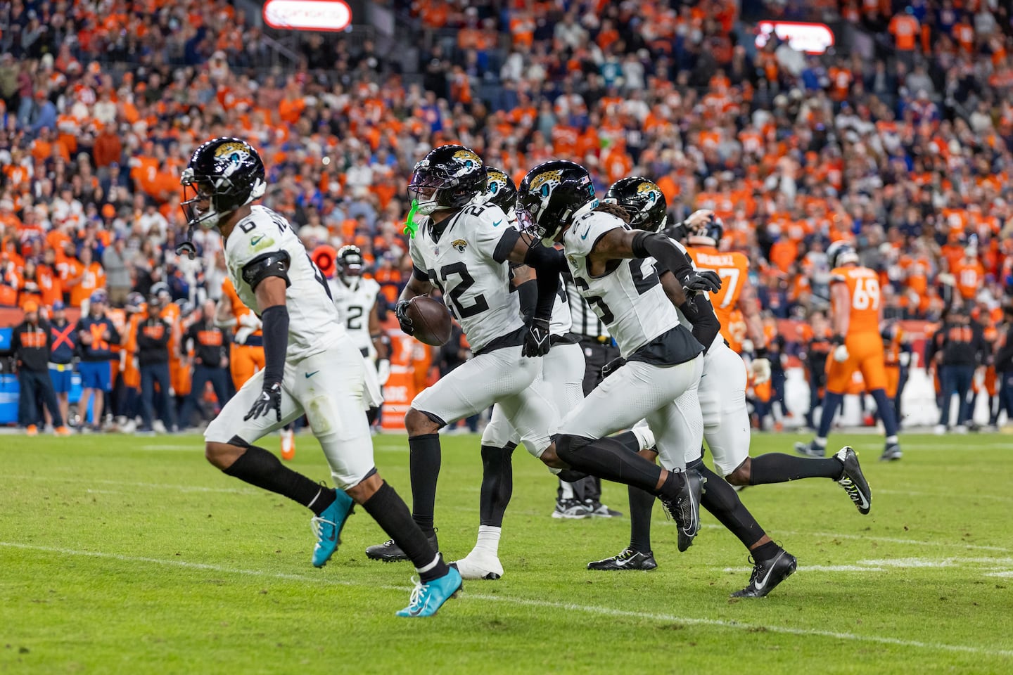 Jarrian Jones (center) and the Jaguars became the first team to beat the Broncos in Denver since last season.