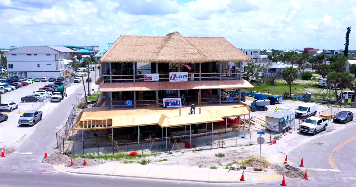 Fort Myers Beach sees bustling crowds, reminiscent of pre-Ian days | Lee County