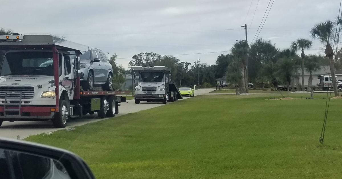 Charlotte County neighborhood sees FBI raid, cars towed | Charlotte County