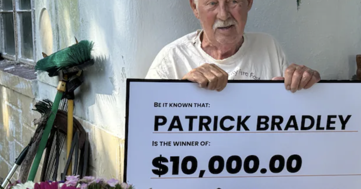 Publishers Clearing House prize patrol hands out sweepstakes check in St. Petersburg | St. Petersburg