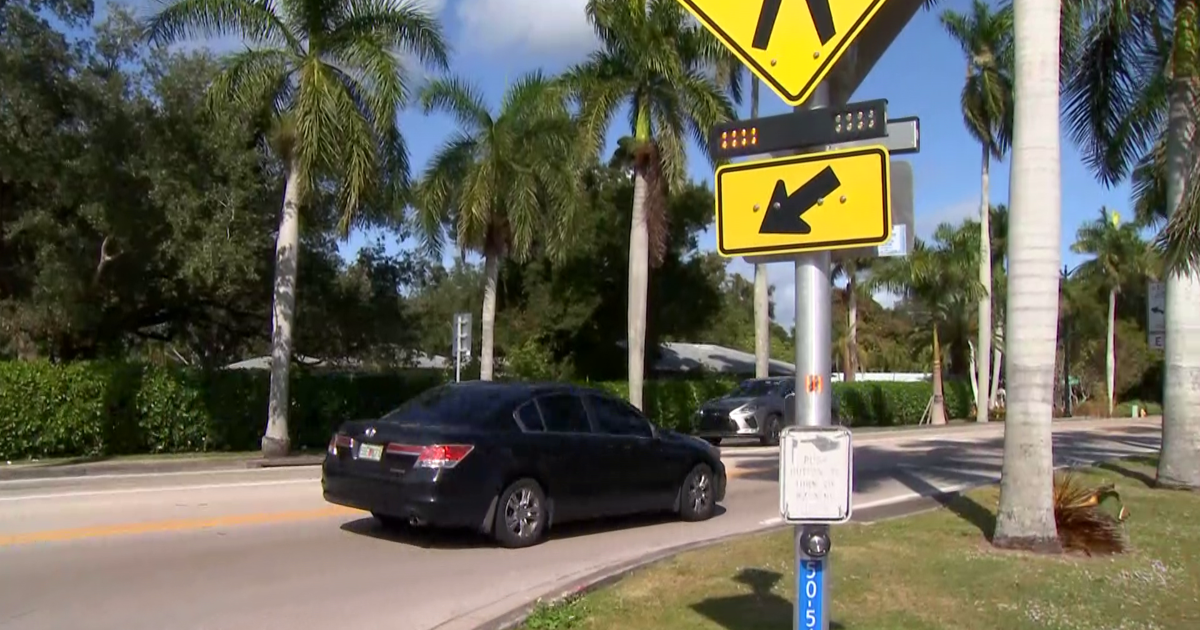 Are pedestrian beacons enough? Neighbors push for stoplight at McGregor Boulevard and Hill Avenue | Lee County