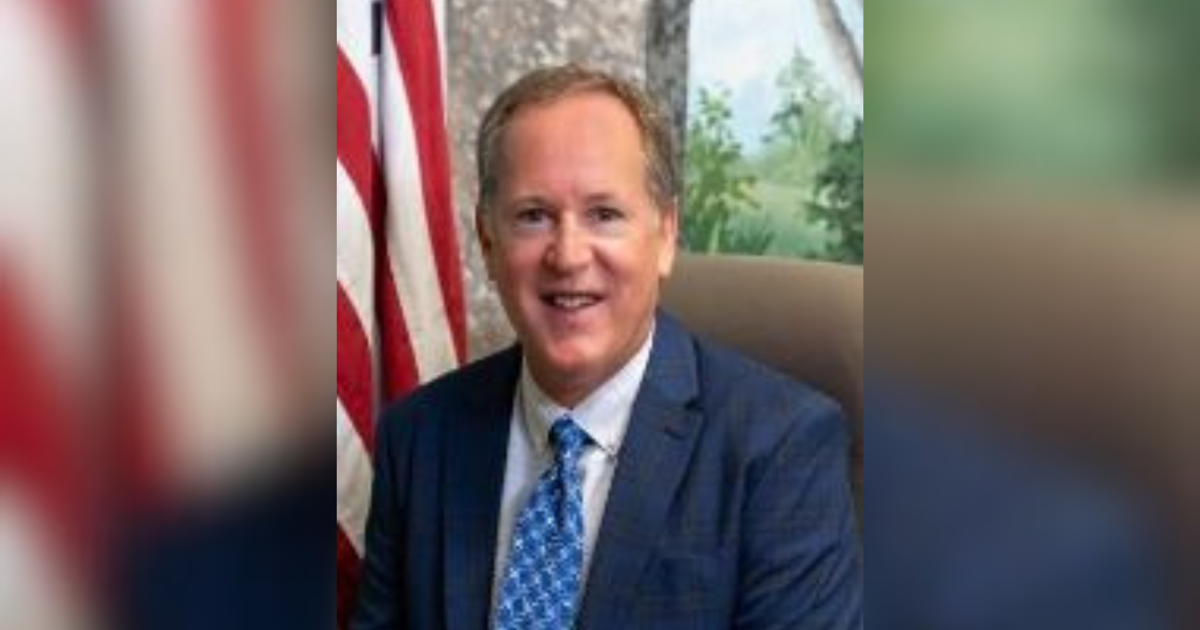 Fort Myers Beach councilmember announces retirement | Lee County